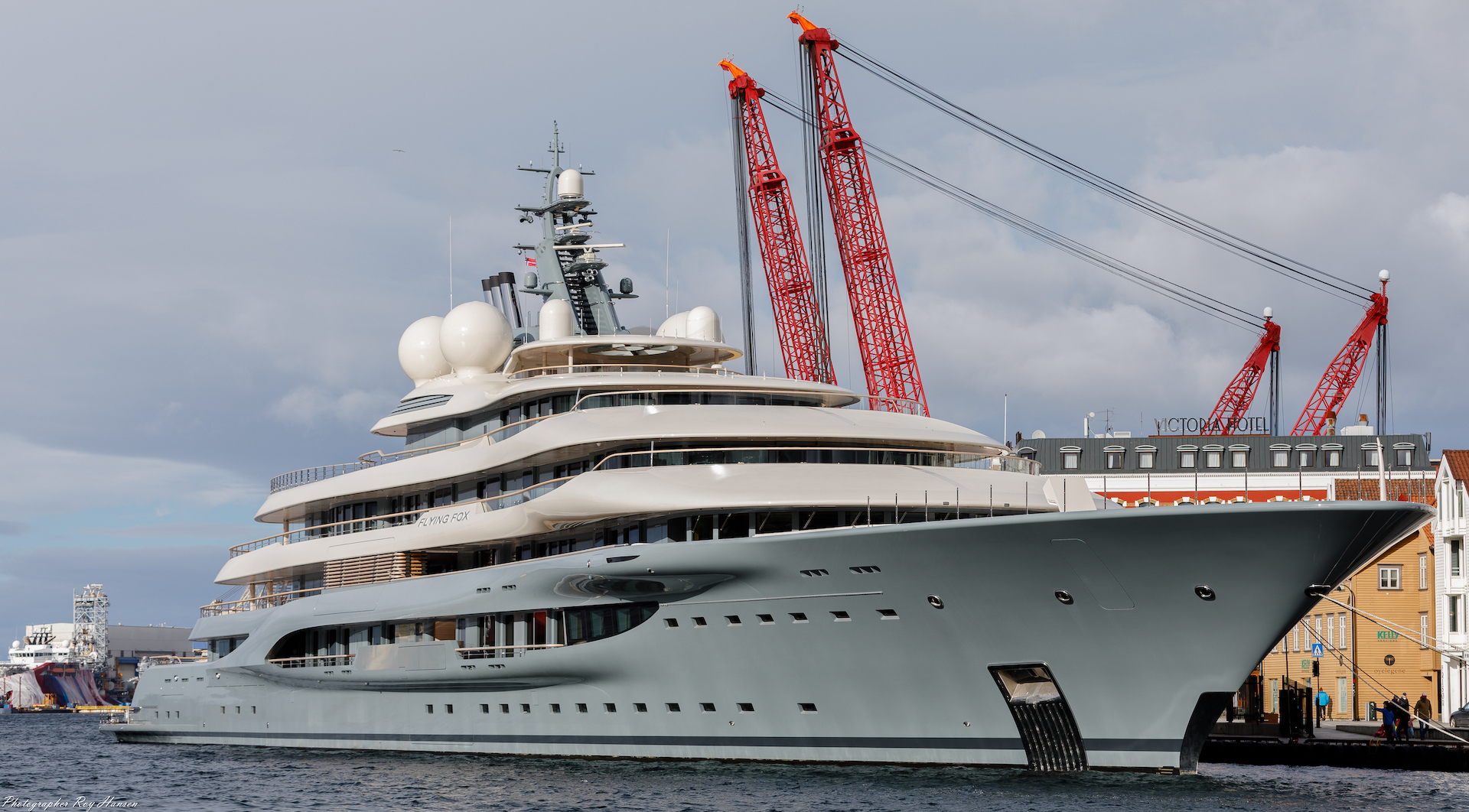 Yacht FLYING FOX, Lurssen CHARTERWORLD Luxury Superyacht Charters